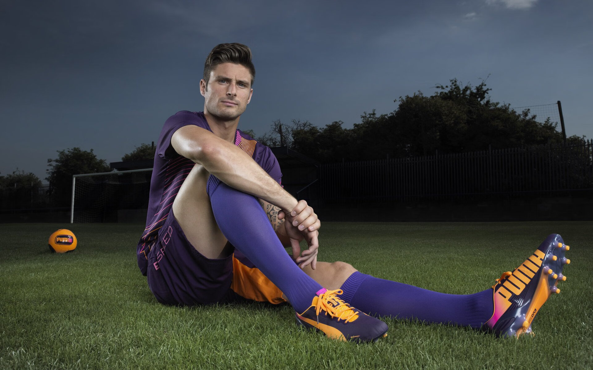 开云体育视频直播-一触即发的足球冠军赛：紧张激烈，足球冠军杯赛程