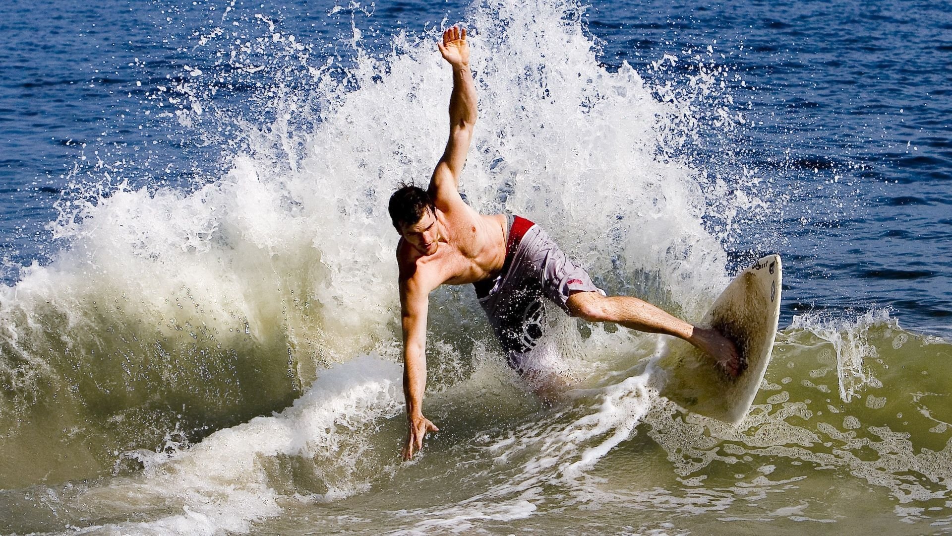 湖人绝杀步行者，季后赛首轮中詹姆斯带伤作战，湖人对步行者总决赛打了几场