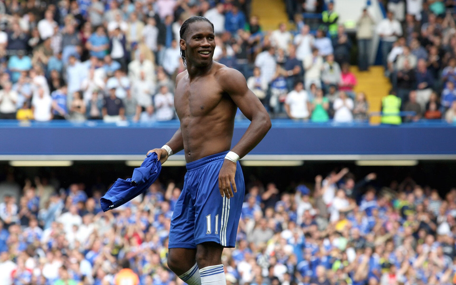 激烈比拼将体育精神展现得淋漓尽致，体育比赛更重精神